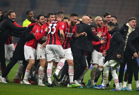 一日英超动向：曼城再具争冠实力，萨拉赫猛批斯洛特引发矛盾