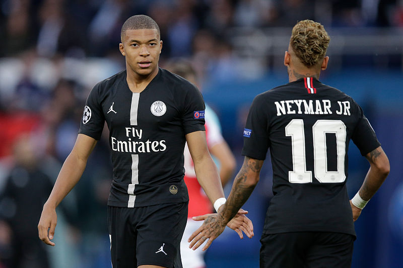 太阳报走访出售原味球衣公司的仓库：汗臭味强烈却不令人反感