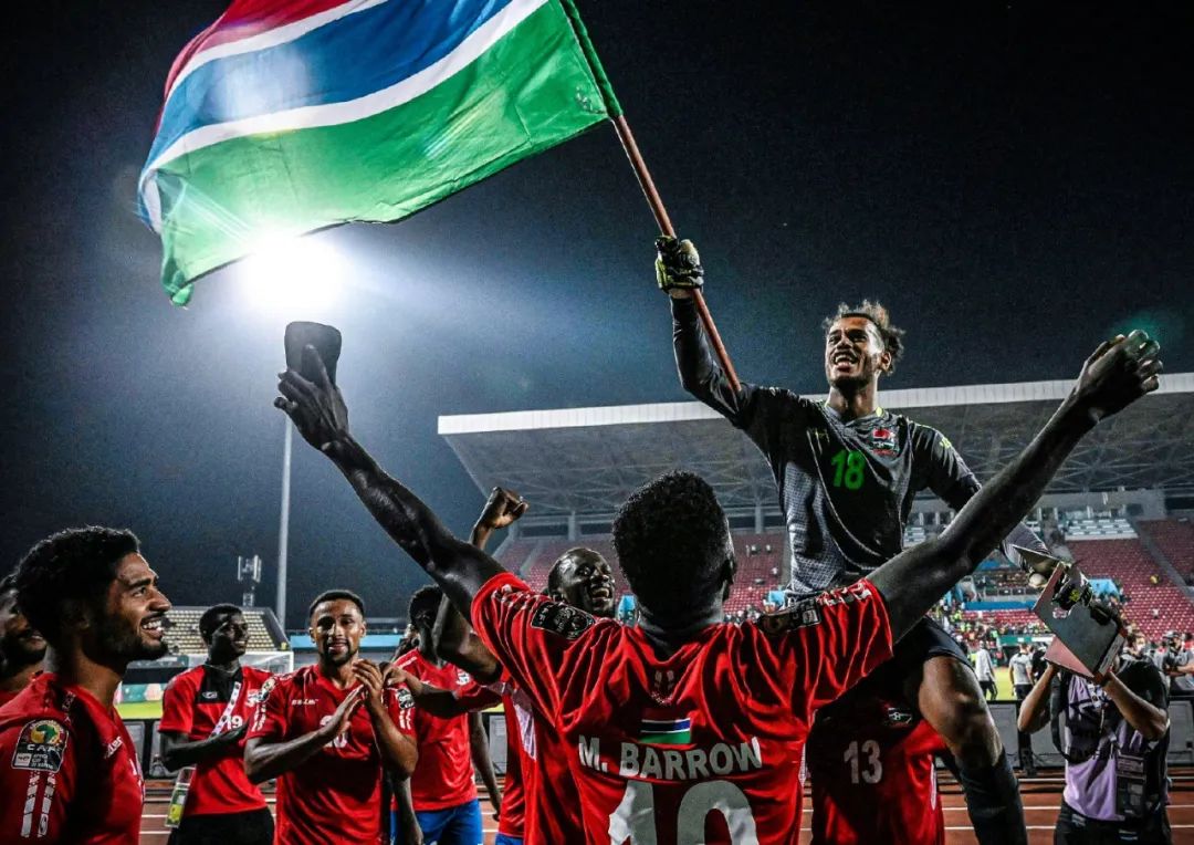 脚踝再次被晃没了