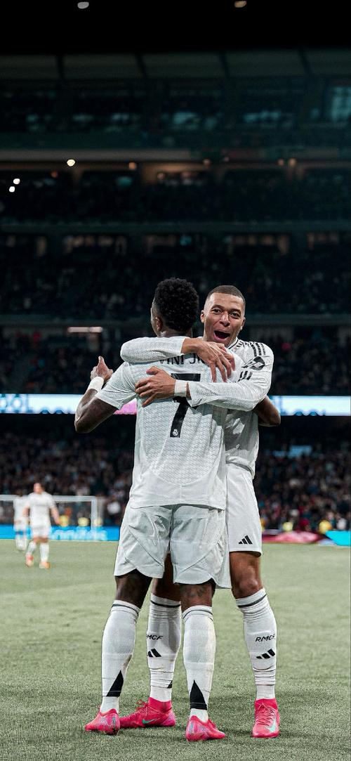 跟队：孙兴慜将留在韩国，以便于完成加盟洛杉矶的转会