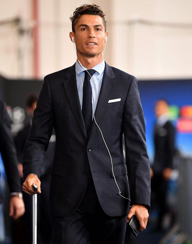 88天复出遭重创！排名跌至24，郑钦文肘伤藏隐患，奥运卫冕梦要碎